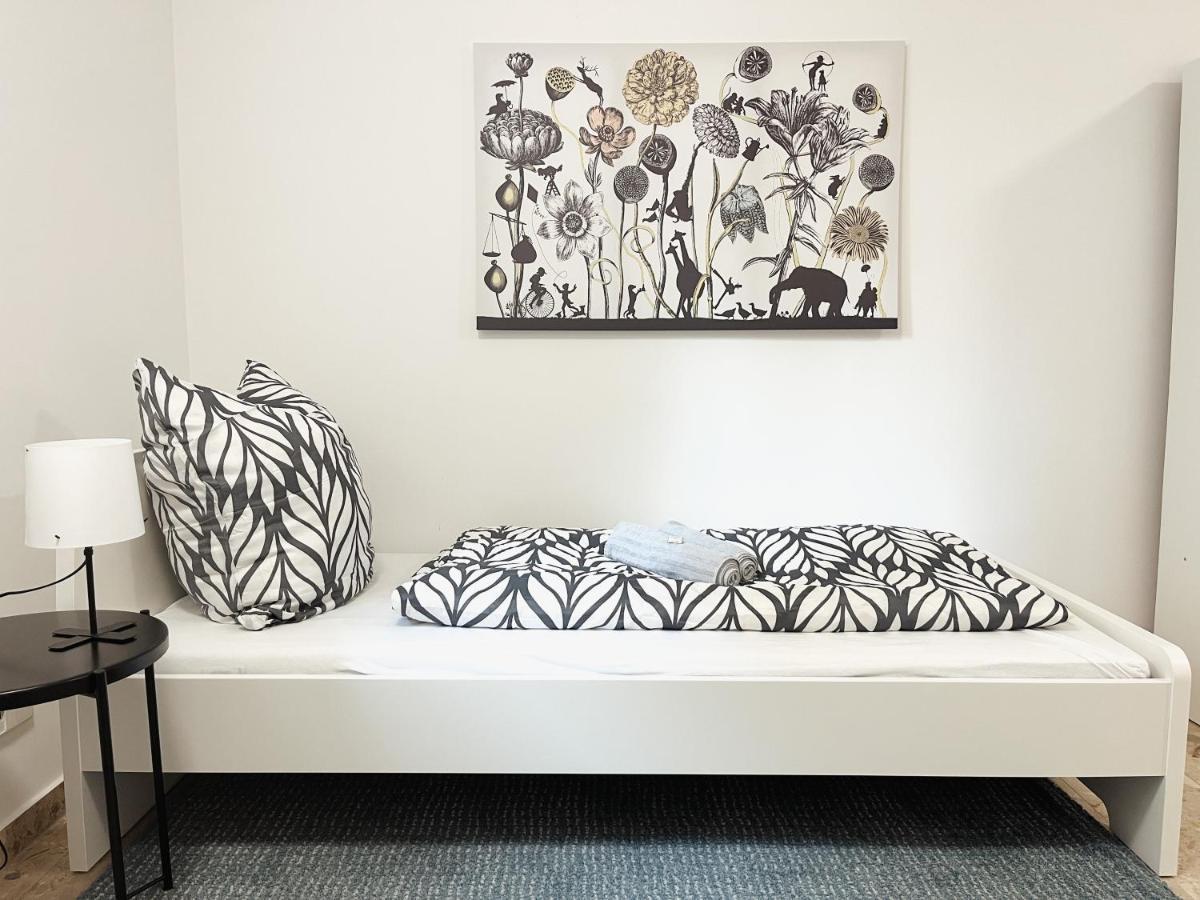 Bohnapartments Elisa - Wohlfuehlapartment Mit 2 Gratis Parkplaetzen Und 3 Schlafzimmern - Wlan - Vollausstattung エアフルト エクステリア 写真