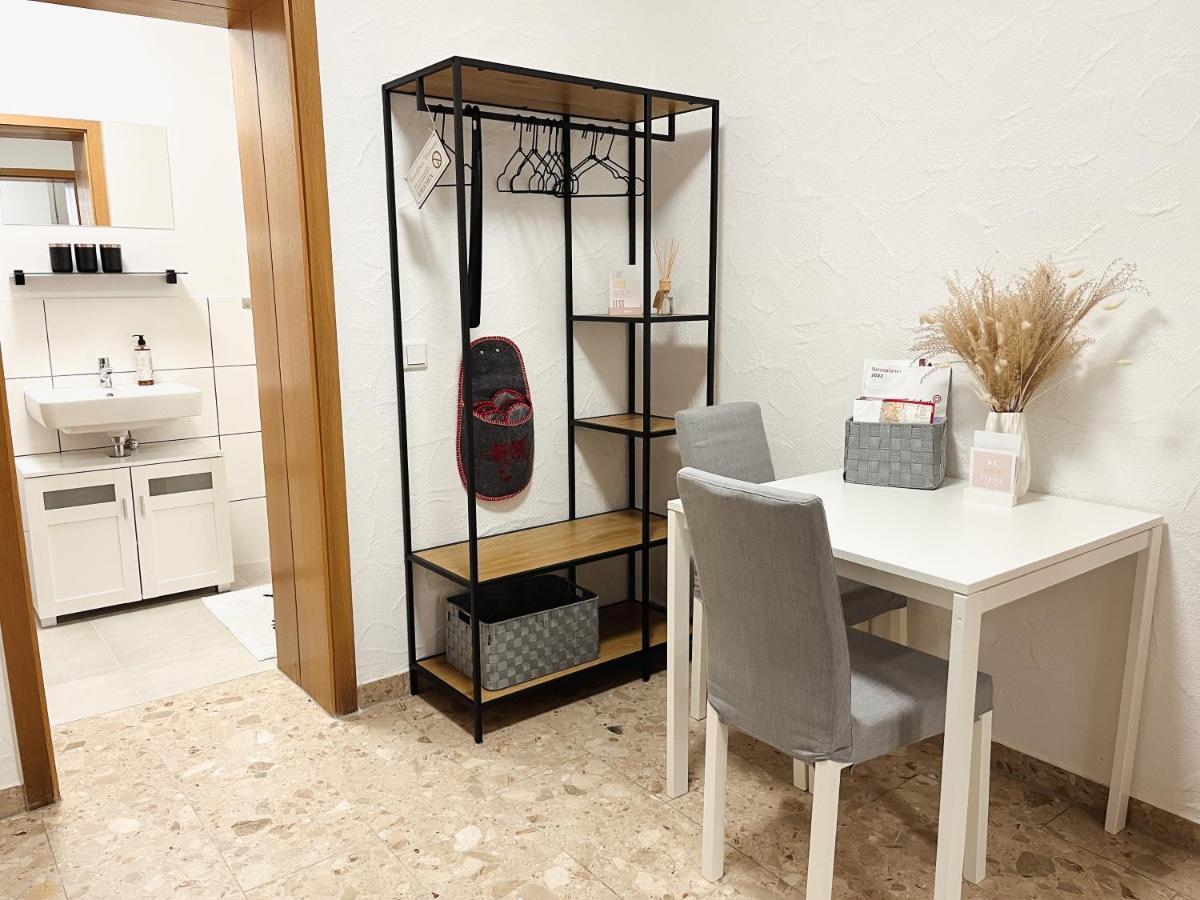 Bohnapartments Elisa - Wohlfuehlapartment Mit 2 Gratis Parkplaetzen Und 3 Schlafzimmern - Wlan - Vollausstattung エアフルト エクステリア 写真