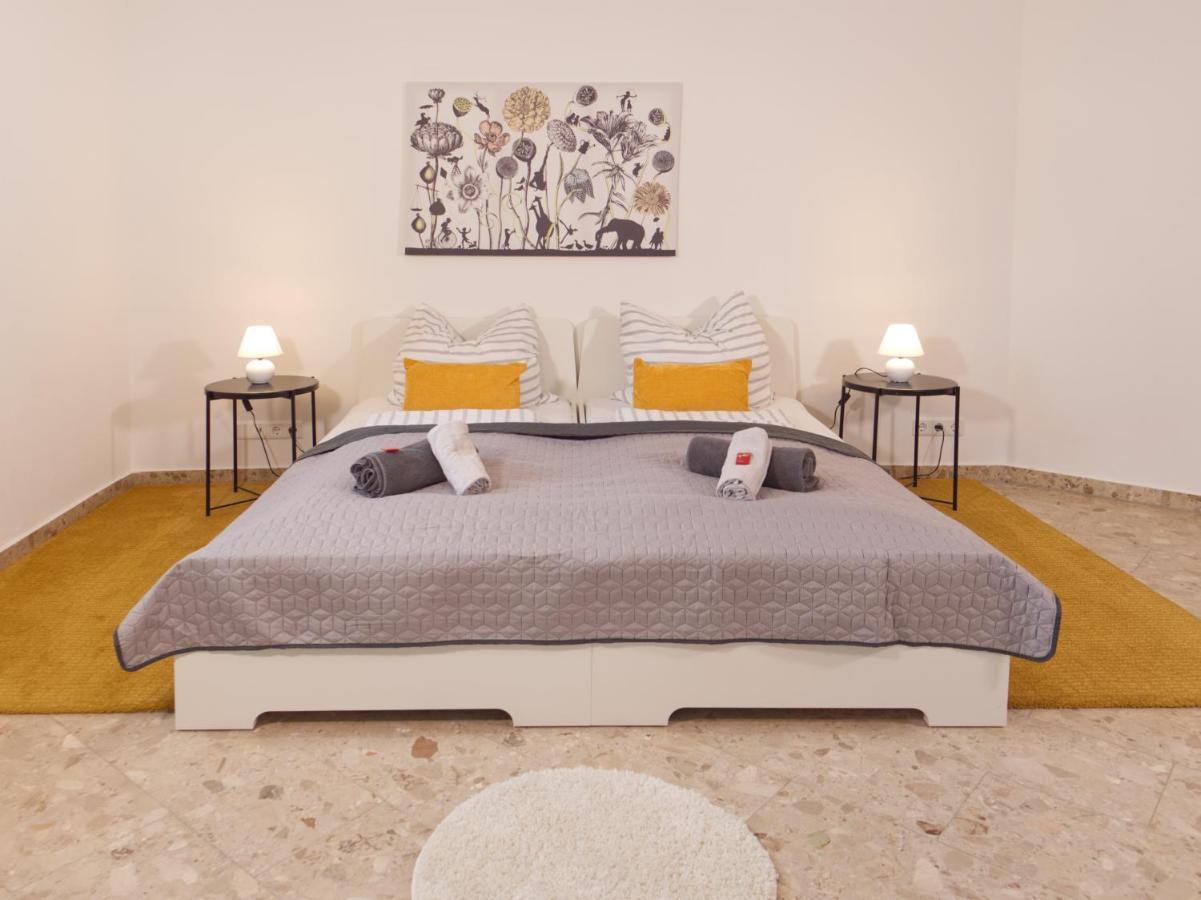 Bohnapartments Elisa - Wohlfuehlapartment Mit 2 Gratis Parkplaetzen Und 3 Schlafzimmern - Wlan - Vollausstattung エアフルト エクステリア 写真
