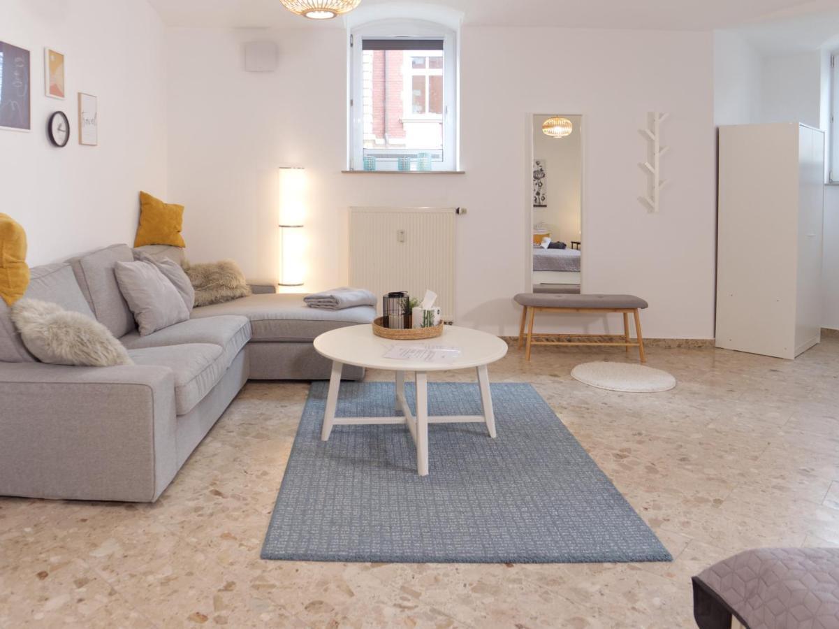 Bohnapartments Elisa - Wohlfuehlapartment Mit 2 Gratis Parkplaetzen Und 3 Schlafzimmern - Wlan - Vollausstattung エアフルト エクステリア 写真