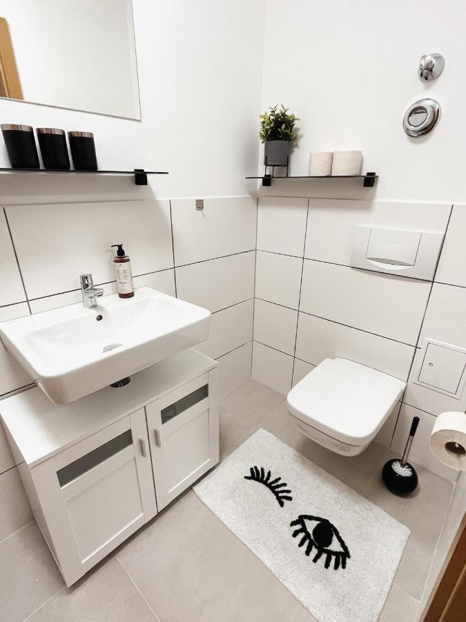 Bohnapartments Elisa - Wohlfuehlapartment Mit 2 Gratis Parkplaetzen Und 3 Schlafzimmern - Wlan - Vollausstattung エアフルト エクステリア 写真
