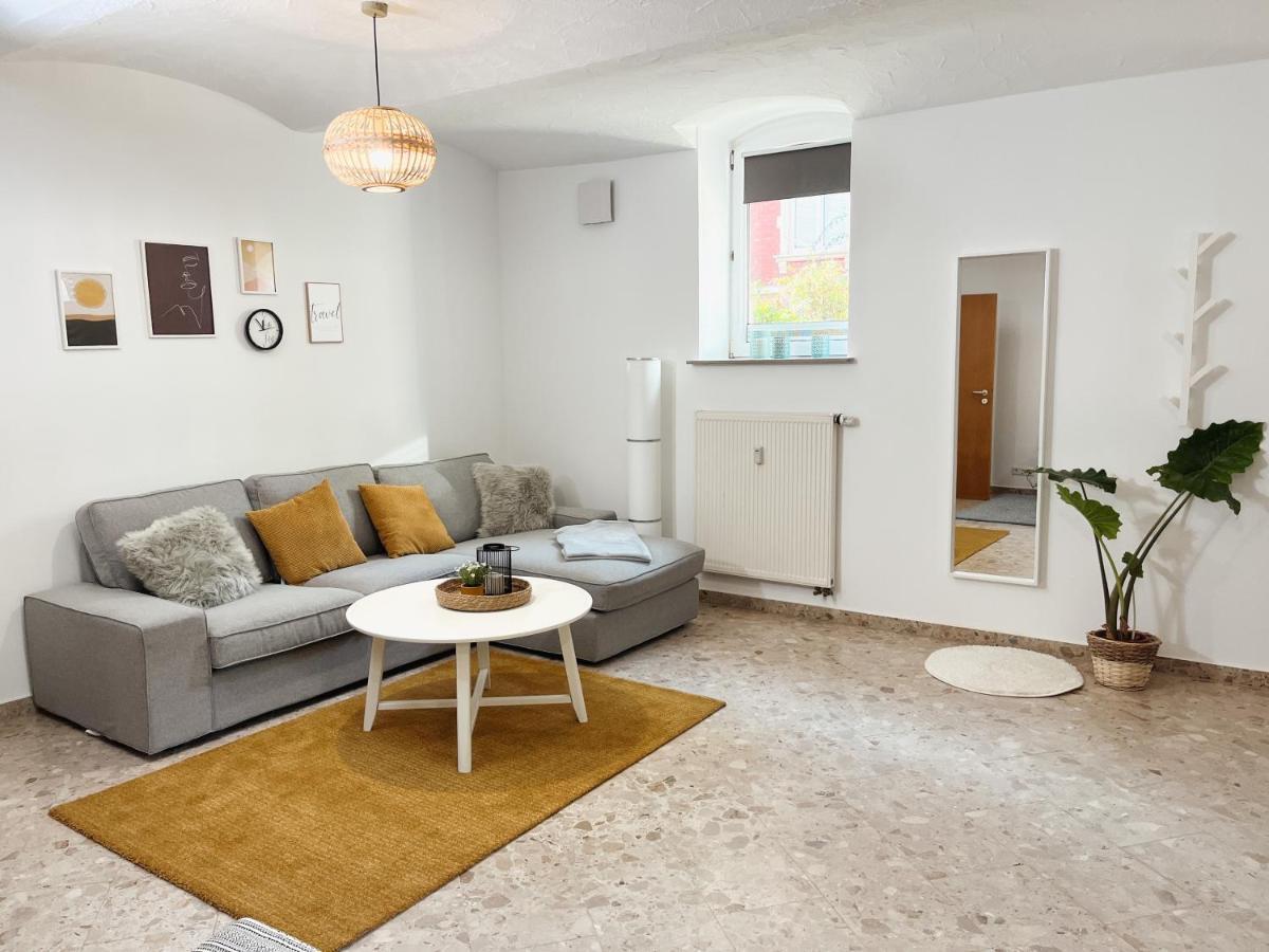 Bohnapartments Elisa - Wohlfuehlapartment Mit 2 Gratis Parkplaetzen Und 3 Schlafzimmern - Wlan - Vollausstattung エアフルト エクステリア 写真